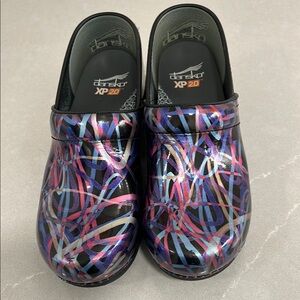 Womens Dansko XP 2.0 Fun Colorful Patterned Clogs Size EU 38 (US 7)